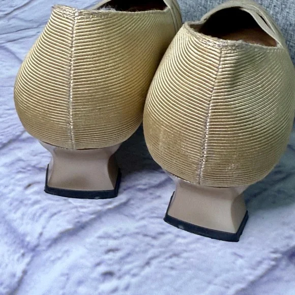 Vintage Stuart Weitzman Gold Cream Pumps Kitten Heel Made in Italy 7.5 Narrow - Picture 8 of 13